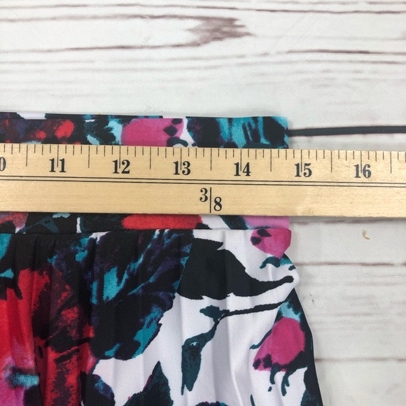 NEW WITH TAGS Convington Midi Stretch Flowy Floral Skirt Size M PETITE N - Picture 4 of 6